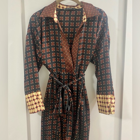 Silky collared dress - Picture 4 of 5